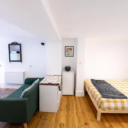 Spacious Quiet &charming ,536mbps Internet Apartment