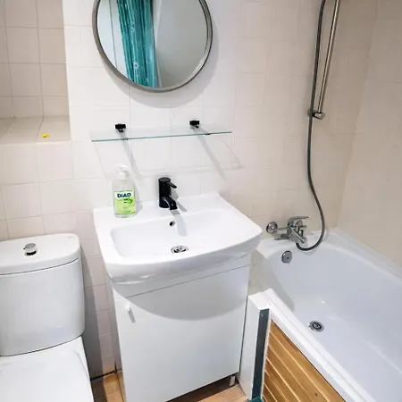 Spacious Quiet &charming ,536mbps Internet Apartment *